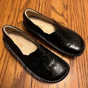 Alegria black embossed leather slip-on shoe. EU 37